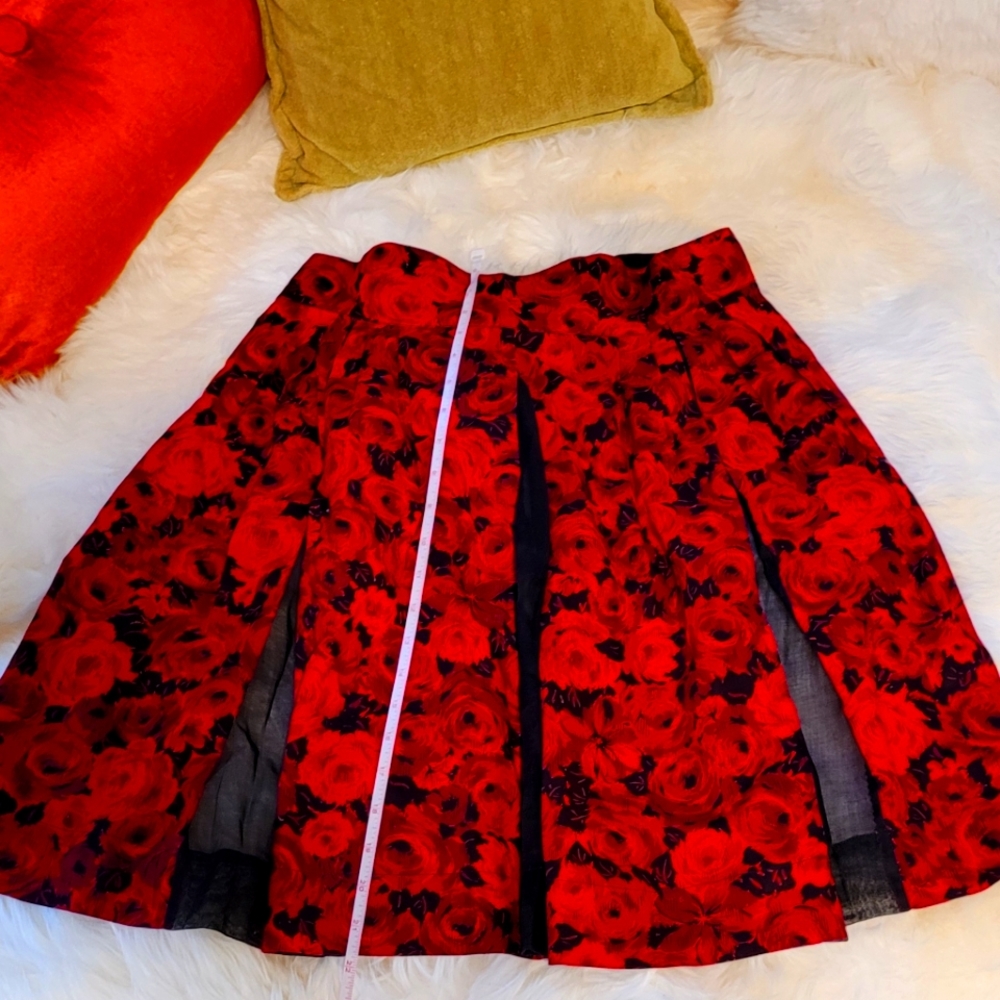 Beautiful Vintage Red Rose apron